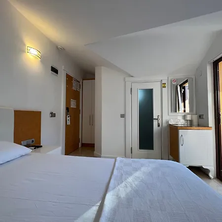Ferah Hotel 3*